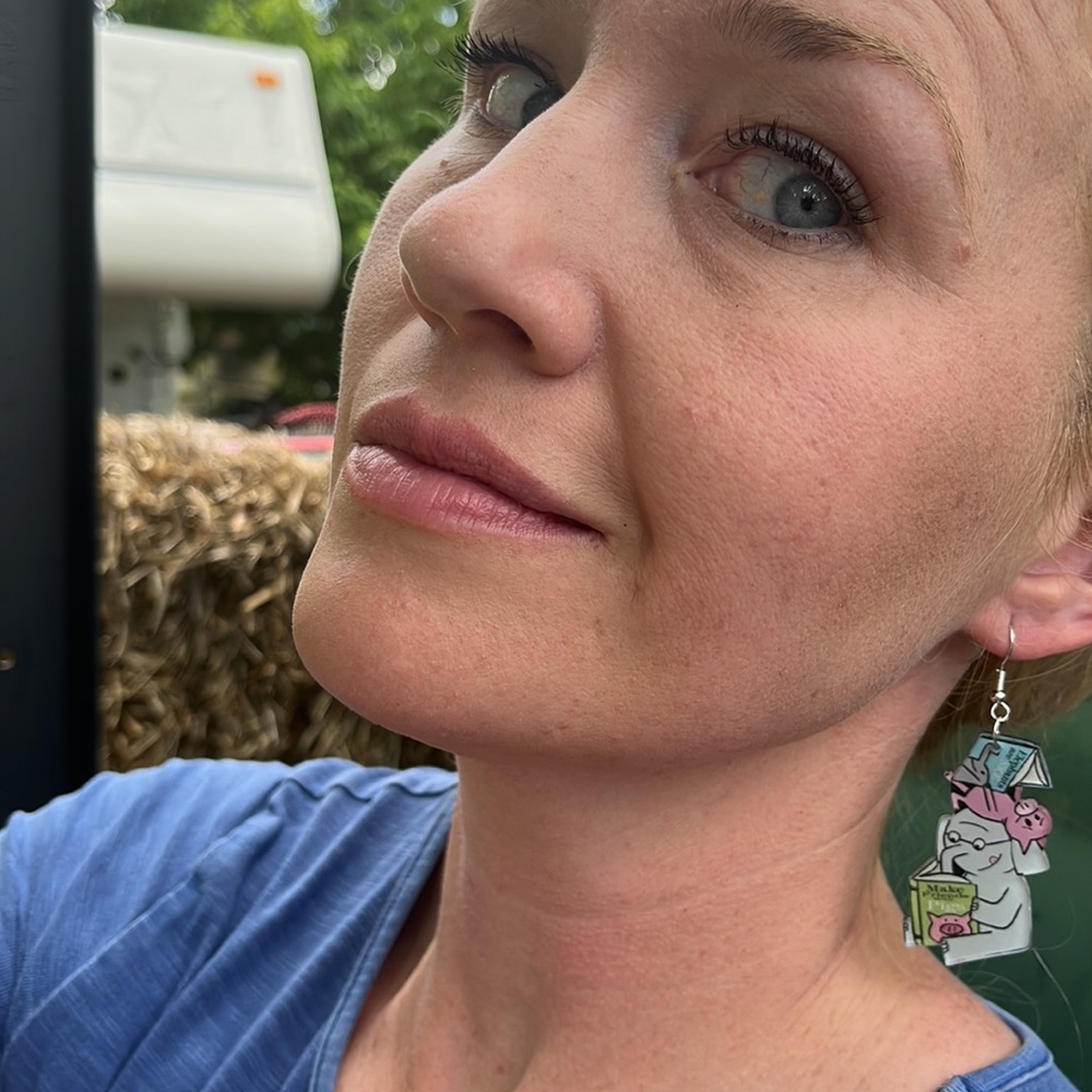 Mo Willems Piggie and Gerald Teacher Earrings - Picture 13 of 13